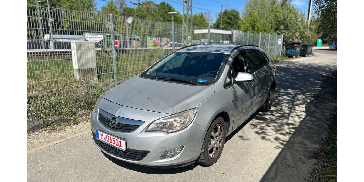 Opel Astra 122.894 km 2.490 &euro; München 81929