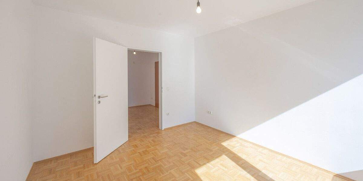 BEZUGSFREIE 3-ZI.-DACHTERRASSEN-WOHNUNG MIT STELLPLATZ IN GRÄFELFING 3 zimmer