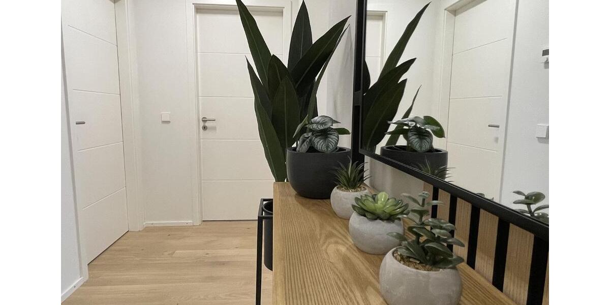 Möblierte-Wohnung | Luxus-Küche | Balkon | XL-TG-Stellplatz 4 zimmer