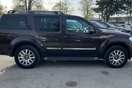 Nissan Pathfinder 175.000 km 12.900 &euro; München 81243