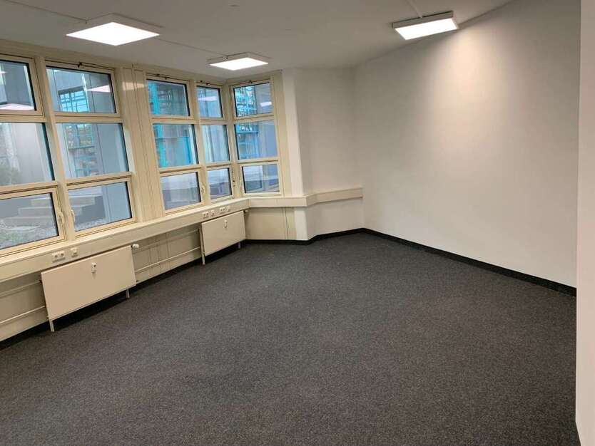 Büro in Grasbrunn 3.144 € 483 m²