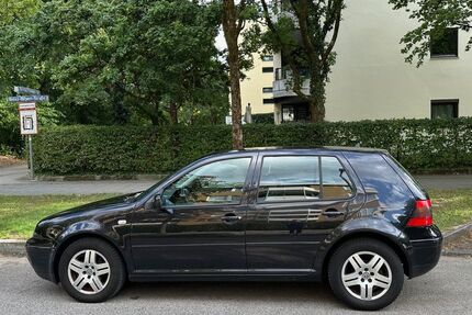 VW Golf 180.000 km 2.950 &euro; München 81739