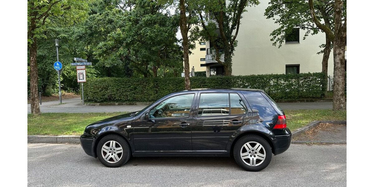 VW Golf 180.000 km 2.950 &euro; München 81739