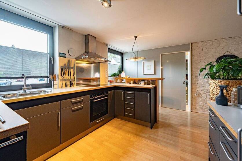FIRSTPLACE - Familienfreundliches Haus mit herrlichem Garten in Allach-Untermenzing