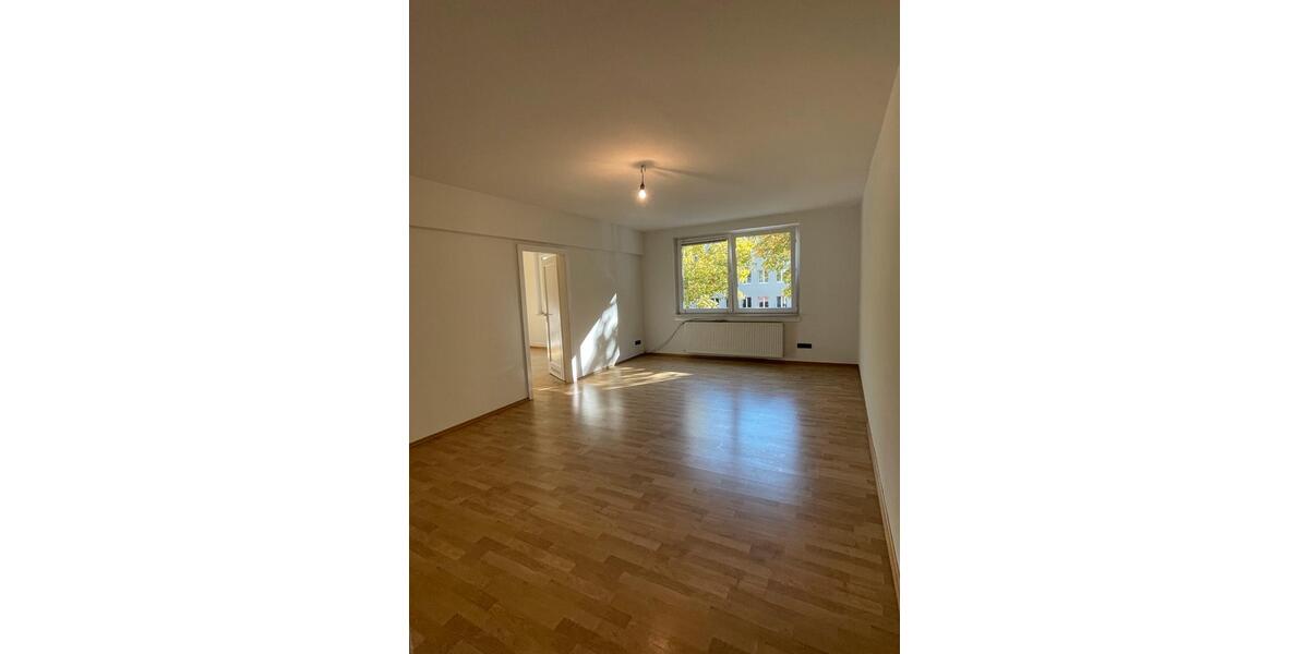 Ffm: 2-Zi-Whg (nicht WG) , 67 m² frisch renoviert, ggf Küche 2 zimmer