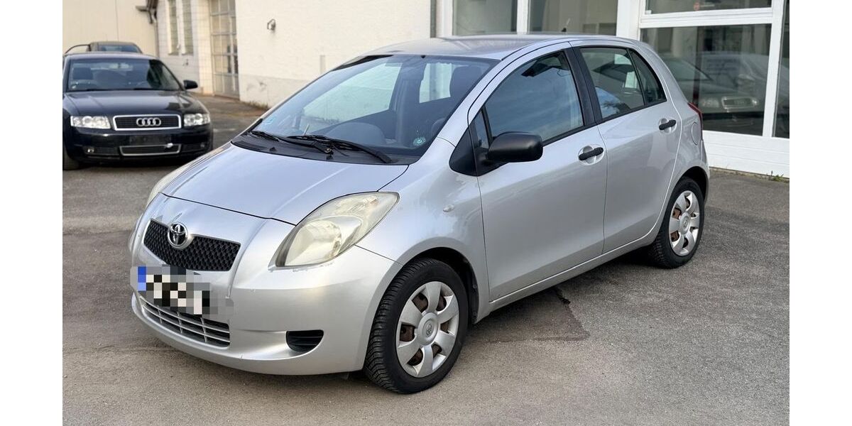 Toyota Yaris 90.000 km 2.199 &euro; München 82178