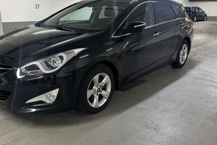 Hyundai i40 125.548 km 8.990 € München 81929