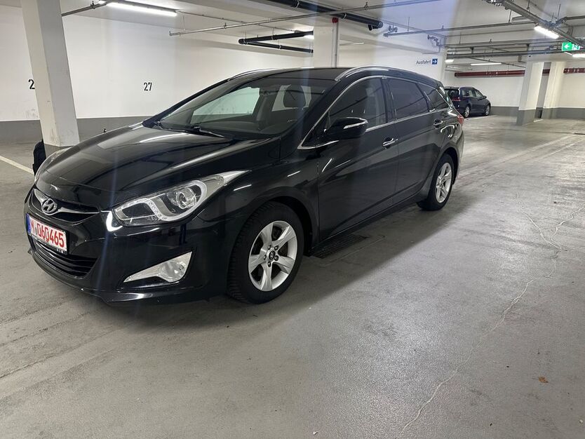 Hyundai i40 125.548 km 8.990 € München 81929
