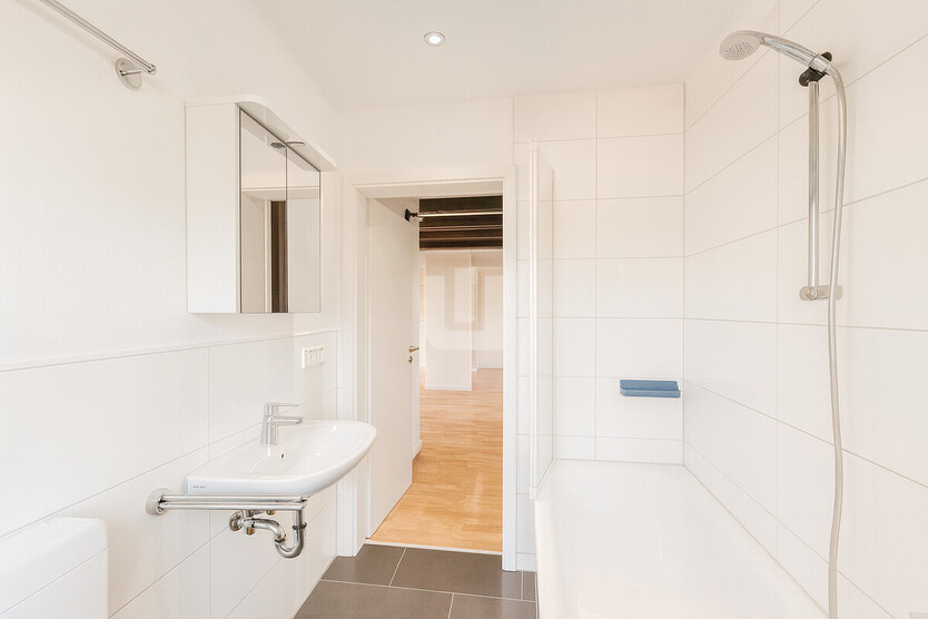 WINDISCH IMMOBILIEN - Gut geschnittene 2,5-Zimmer - Dachgeschosswohnung, zentral & ruhig gelegen! 3 zimmer