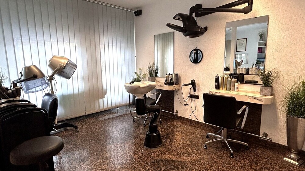 ***Etablierte Gewerbeeinheit mit Parkmöglichkeiten - ideal für Friseur, Beauty, Praxis*** - Gewerbeobjekt Olching | Angebot:26252355