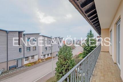 Sanierte, helle 4-Zimmer-Wohnung mit großer Wohnküche 4 zimmer