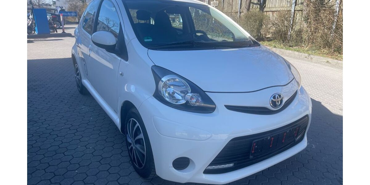 Toyota Aygo (X) 120.000 km 3.950 &euro; München 81735