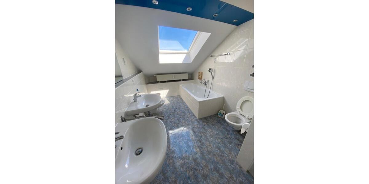 Dachgeschoßwohnung Puchheim - 3 Zimmer, 121 m&sup2;, 1.450&euro; | Angebot:25639621