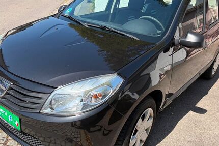Dacia Sandero 123.069 km 2.999 &euro; München 81739