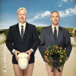 FKK mit Urne - Armin Zarbock, Claudius Bruns