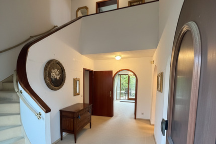 Exklusive Walmdach-Villa zur Miete 4.5 zimmer