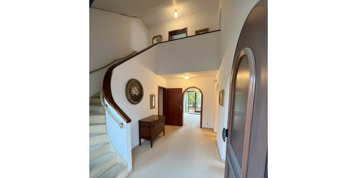 Exklusive Walmdach-Villa zur Miete 4.5 zimmer