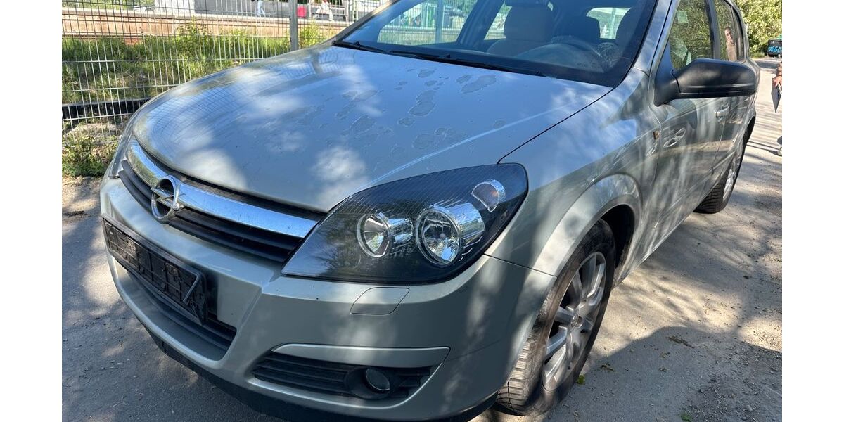 Opel Astra 111.654 km 2.999 &euro; München 81929