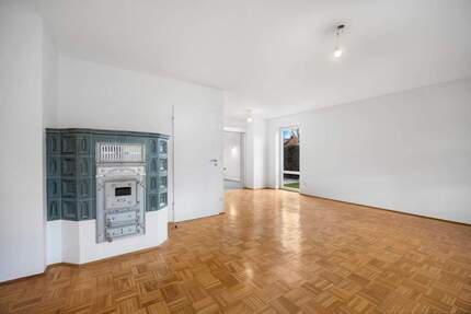 ROGERS: Erstbezug nach Modernisierung: Großzügiges Haus mit Wintergarten, Kachelofen und charmantem Garten 6 zimmer