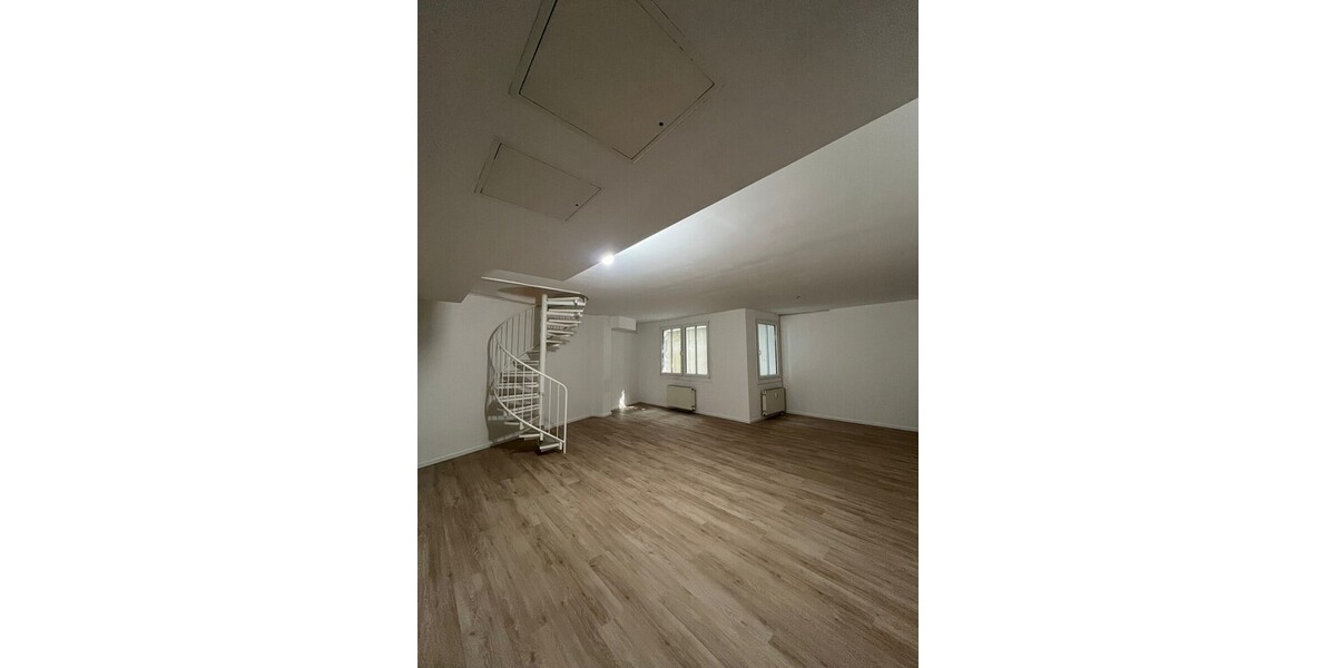 ***Flexible Büro- oder Praxisräume in München – mit Terrasse & Souterrain*** 2 zimmer