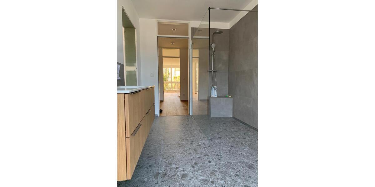 Hochparterre München Nymphenburg - 2.5 Zimmer, 129 m&sup2;, 2.500&euro; | Angebot:25879217