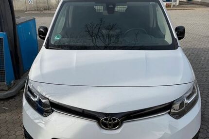 Toyota Proace City 52.000 km 15.900 &euro; München 80993