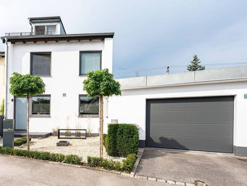 FIRSTPLACE - Familienfreundliches Haus mit herrlichem Garten in Allach-Untermenzing