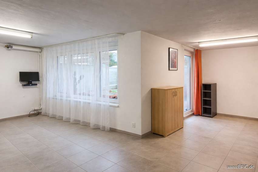 Halle in Olching Neu-Esting 395 € 31 m² zimmer