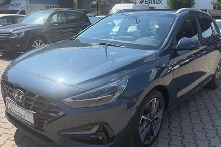 Hyundai i30 101.000 km 11.900 &euro; München 81825