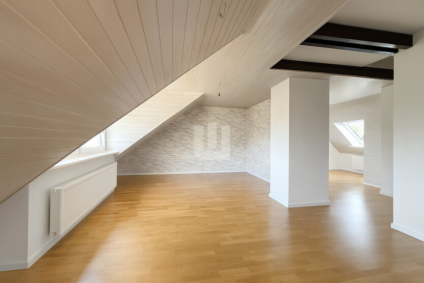 WINDISCH IMMOBILIEN - Gut geschnittene 2,5-Zimmer - Dachgeschosswohnung, zentral & ruhig gelegen! 3 zimmer