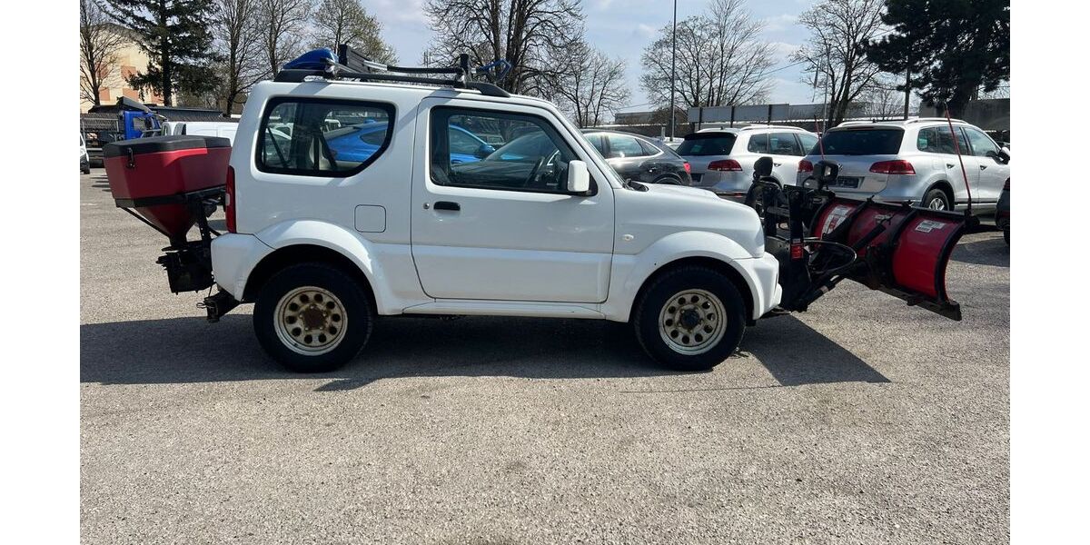 Suzuki Jimny 98.000 km 19.900 &euro; München 81243