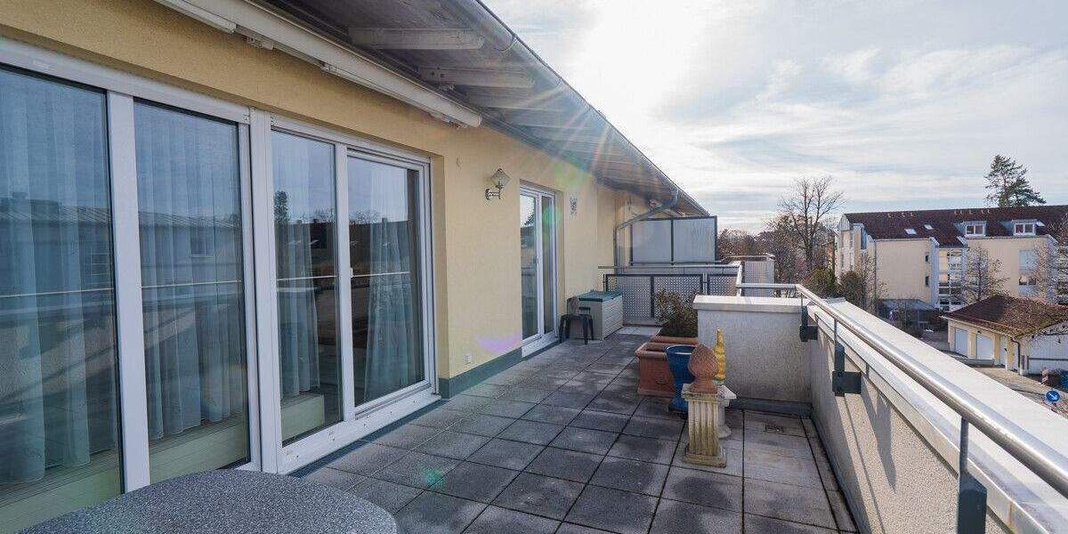 ***Heike Borchers Immobilien***Attraktive Dachterrassenwohnung im Herzen Unterhachings*** 3 zimmer