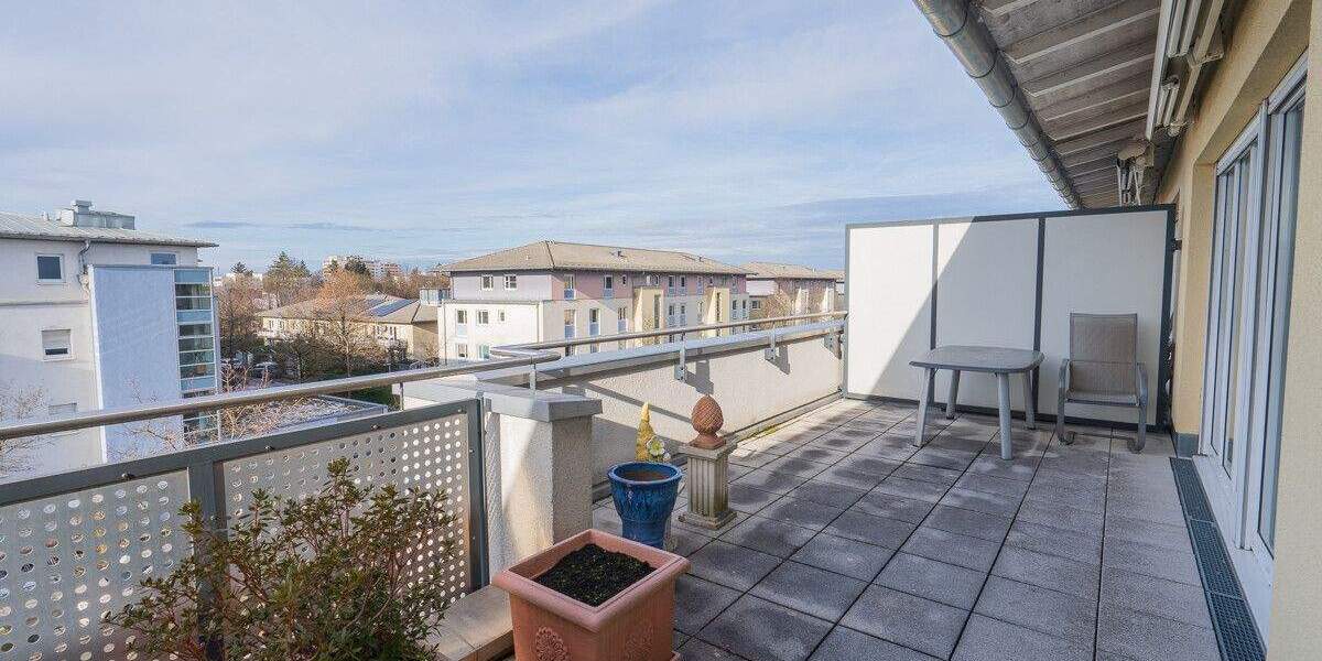 ***Heike Borchers Immobilien***Attraktive Dachterrassenwohnung im Herzen Unterhachings*** 3 zimmer