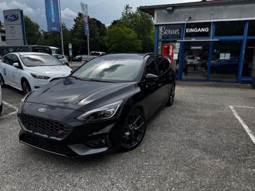 Ford Focus 25.000 km 28.900 € Unterhaching 82008