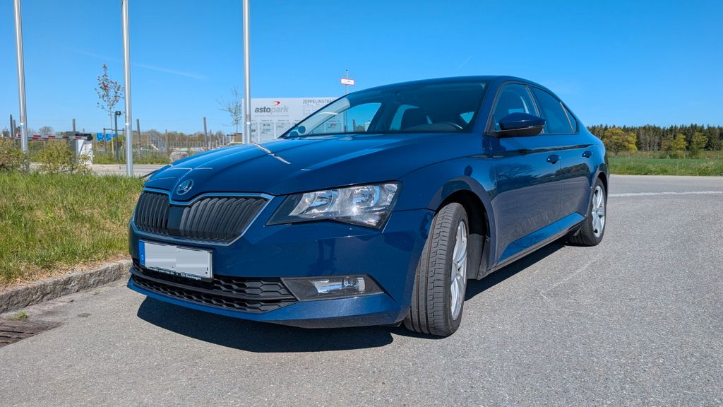 Skoda Superb 199.892 km 10.990 &euro; München 81245