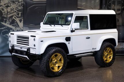 Land Rover Defender 10.500 km 320.705 &euro; München 81829