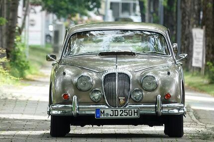Jaguar Daimler 60.000 km 29.000 &euro; München 81827