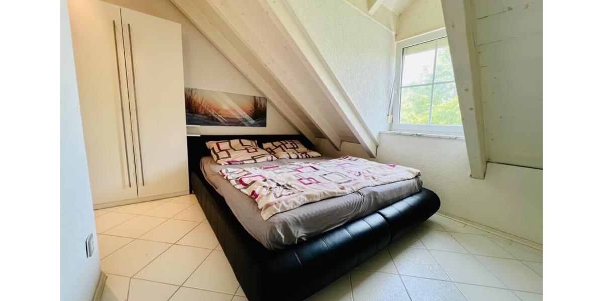 Vollmöblierte Galeriewohnung inkl. Garage + Balkon + Keller 2.5 zimmer