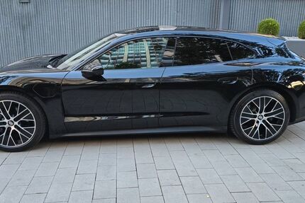 Porsche Taycan 45.200 km 59.999 &euro; München 80689