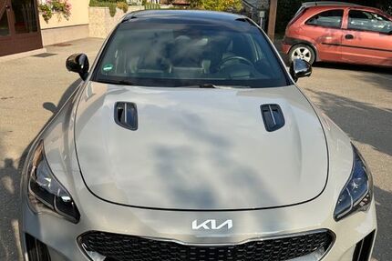 Kia Stinger 52.700 km 32.500 &euro; Munchen 81243