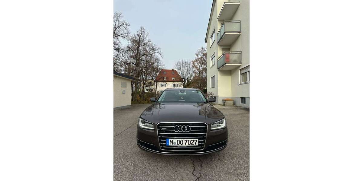 Audi A8 185.000 km 18.900 &euro; neubiberg 85579