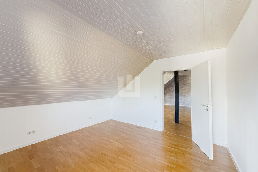 WINDISCH IMMOBILIEN - Gut geschnittene 2,5-Zimmer - Dachgeschosswohnung, zentral & ruhig gelegen! 3 zimmer