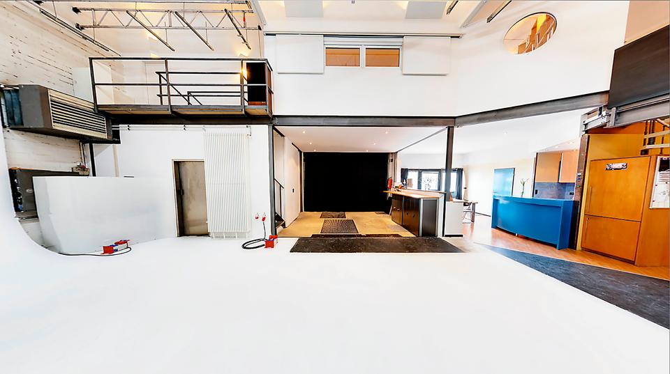 Fotostudio im Münchner Norden – flexible Tagesmiete + Equipment zimmer