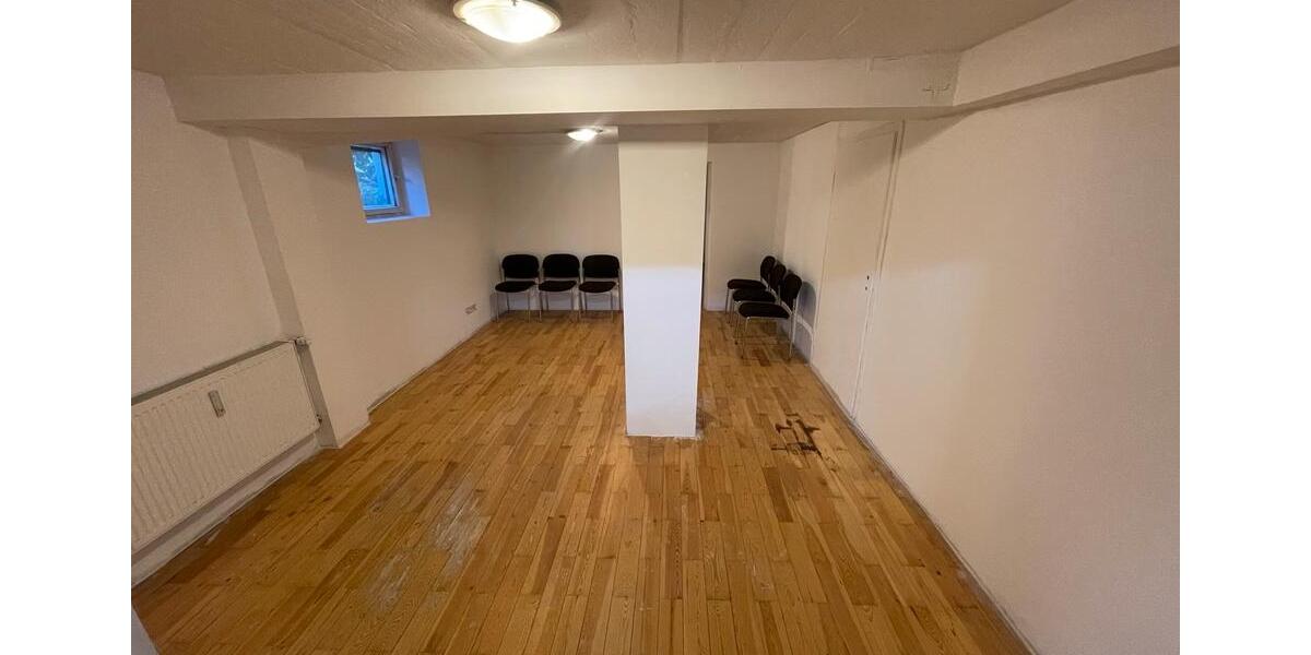 50 m² Lager- oder Bürofläche mit eigener Tür zimmer