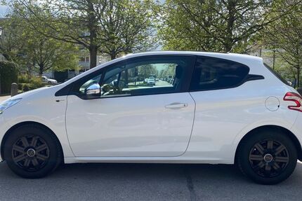 Peugeot 208 124.000 km 6.000 &euro; München 80993