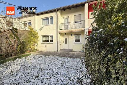 Sanierungsbedürftiges Reihenhaus mit viel Potential und Raum für eigene Ideen - ideal für die kleine Familie 4 zimmer