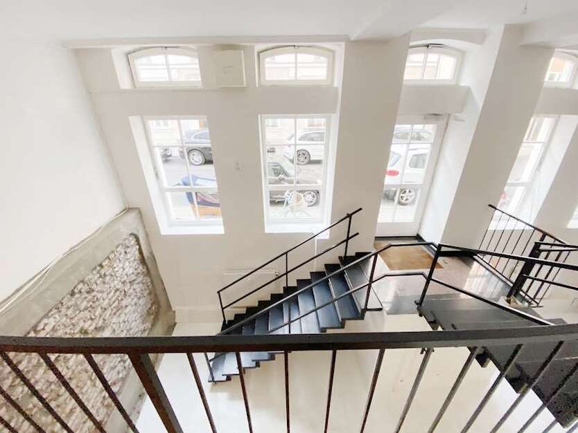 Büro in München 1.890 € 141 m²