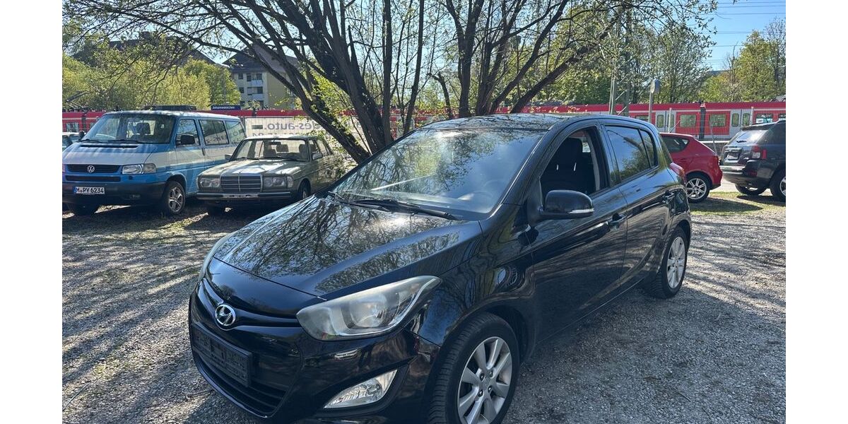 Hyundai i20 218.210 km 1.790 &euro; München 81929
