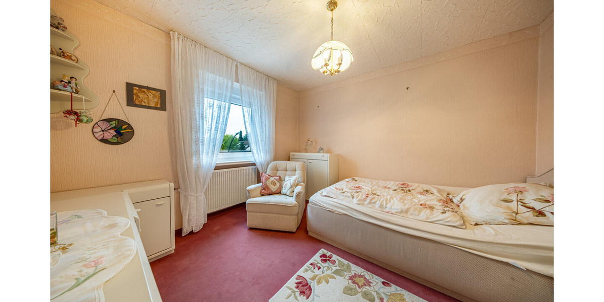 • REIHENHAUS MIT GESTALTUNGSPOTENZIAL • 5 zimmer