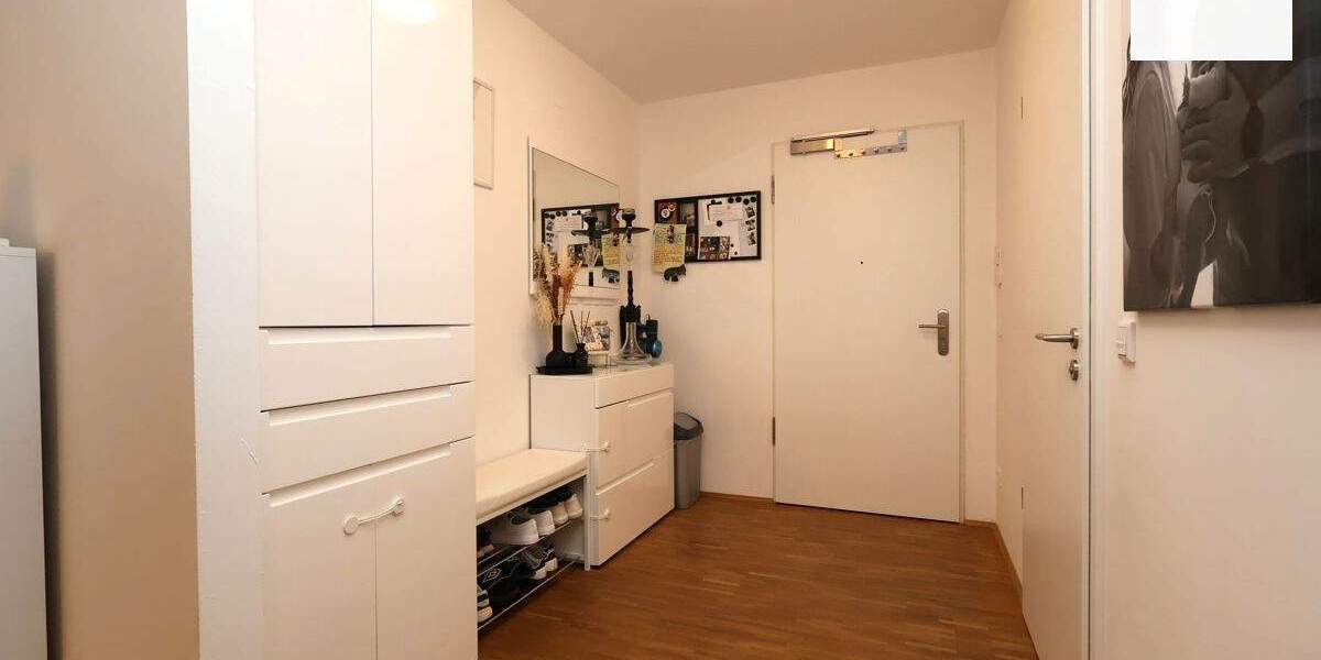 Sonnige 2-Zimmerwohnung mit moderner Einbauküche und großer Südloggia 2 zimmer